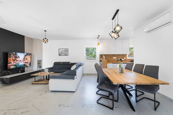 Villa pour 6 personnes, avec vue et terrasse ainsi que jardin et piscine dans Vir - 4