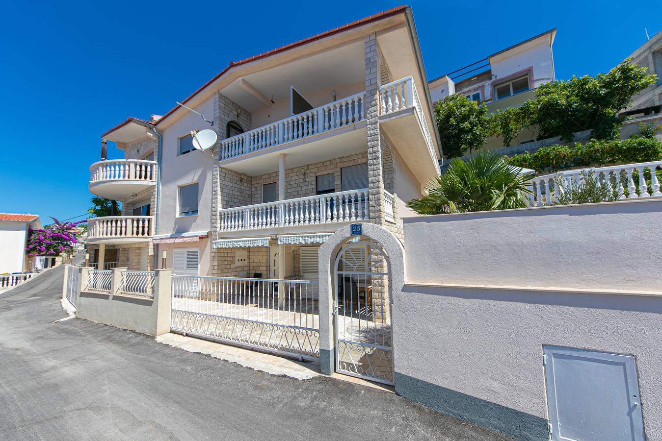 Entire apartment, Studio flat with terrace and sea view Stanići, Omiš As-19941-e in Stanici, Omiš-Riviera
