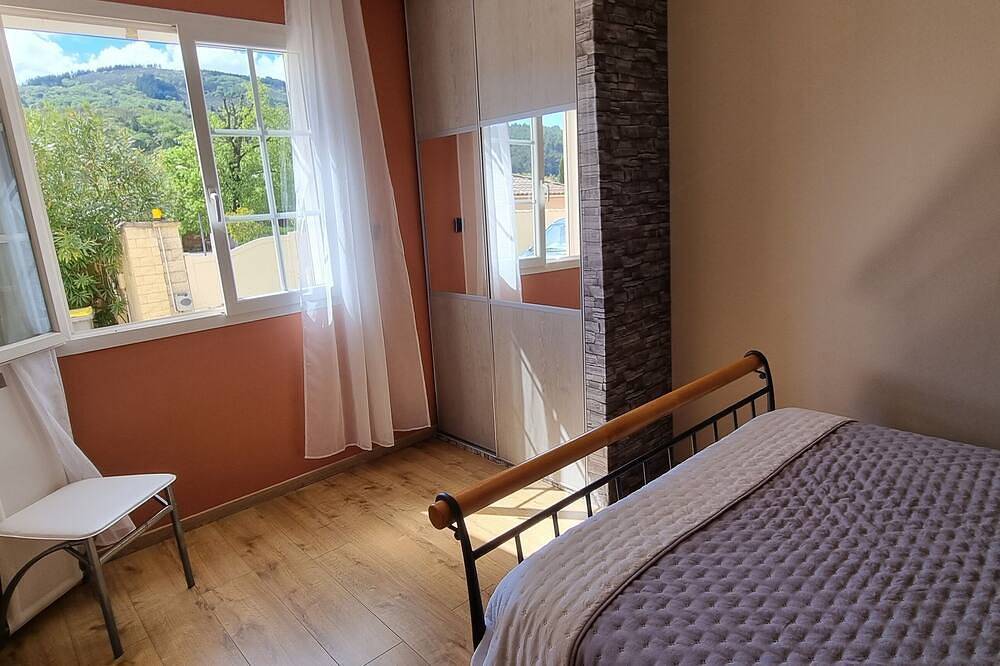 Apartamento entero, A 10-Minute Walk From Downtown  in Lamalou-les-Bains, Region de Béziers