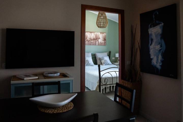 Gîte pour 4 personnes, avec terrasse et vue, animaux acceptés à Bosa Marina - 3