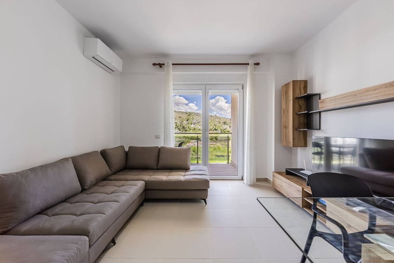 Geheel appartement, Waterfront Cozy Apartment | 1Br with Free Parking in Shëngjin, Lezhë (stad)