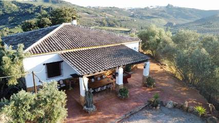 Casa rural para 18 personas, con jardín y piscina además de vistas y balcón en Pruna