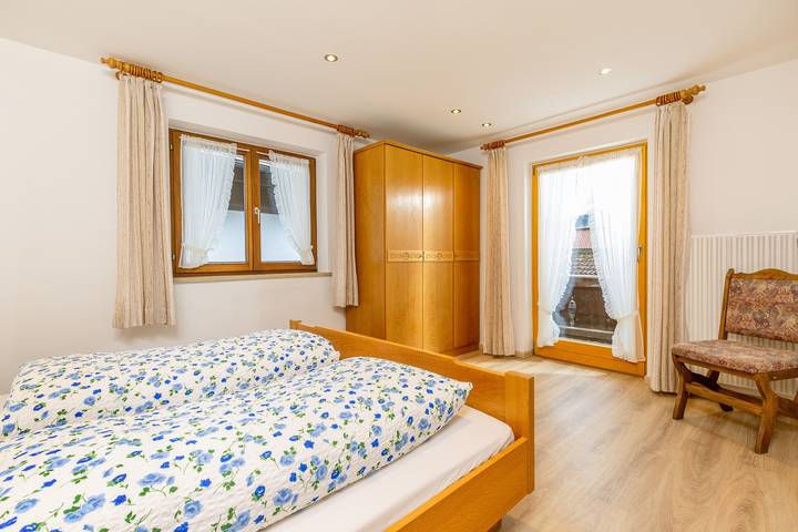 Appartement de vacances entier, Landhaus Gstatter - Appartement avec balcon et vue sur la montagne, 42 m² dans un endroit central in Reit im Winkl, Alpes bavaroises