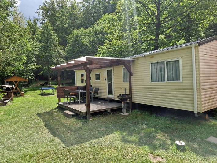 Camping für 9 Personen, mit Terrasse und Garten sowie Seeblick und Ausblick in Thüringen