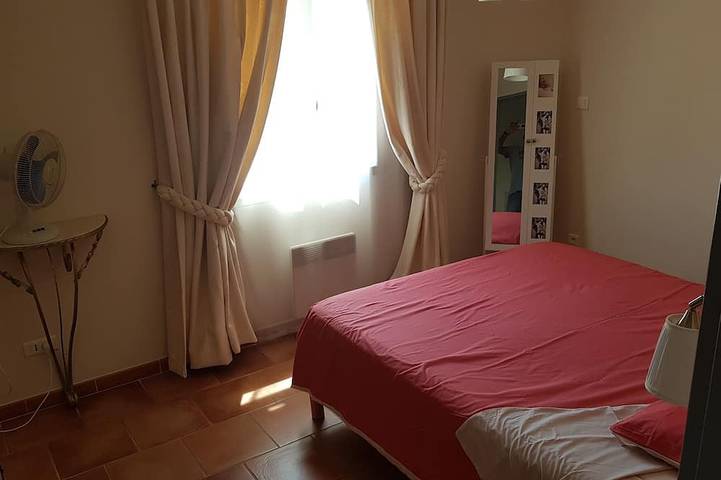 Location de vacances pour 6 personnes, avec jardin et terrasse, animaux acceptés à Régusse - 2