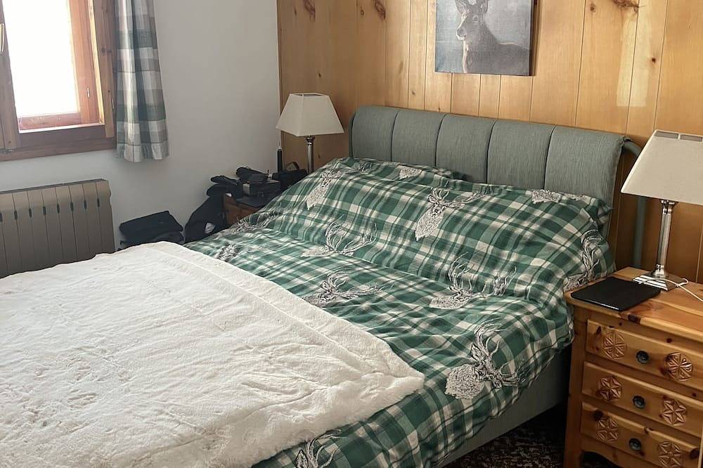 Entire apartment, Beautiful cosy penthouse ski apartment in La Thuile Aosta Valley. Pet friendly in La Thuile (town), La Thuile