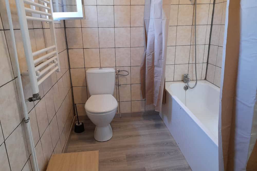 Apartamento entero, \"Vivaldi\" Apartamento de 4 personas en el Morvan in Saint-Honoré-les-Bains, Parque natural de Morvan