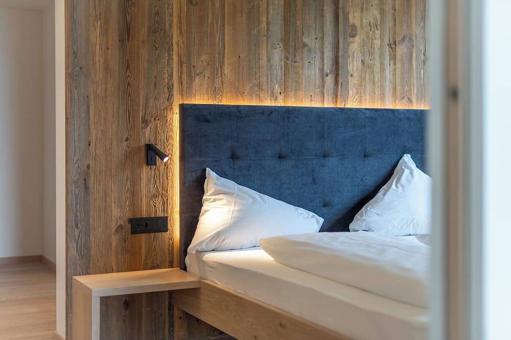 Ganze Wohnung, Moderne Ferienwohnung mit Solepool, Hot Whirlpool, Panorama am Algunder Waalweg in Oberplars, Algund