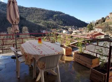 Gîte pour 4 personnes, avec jardin et balcon dans l' Aveyron