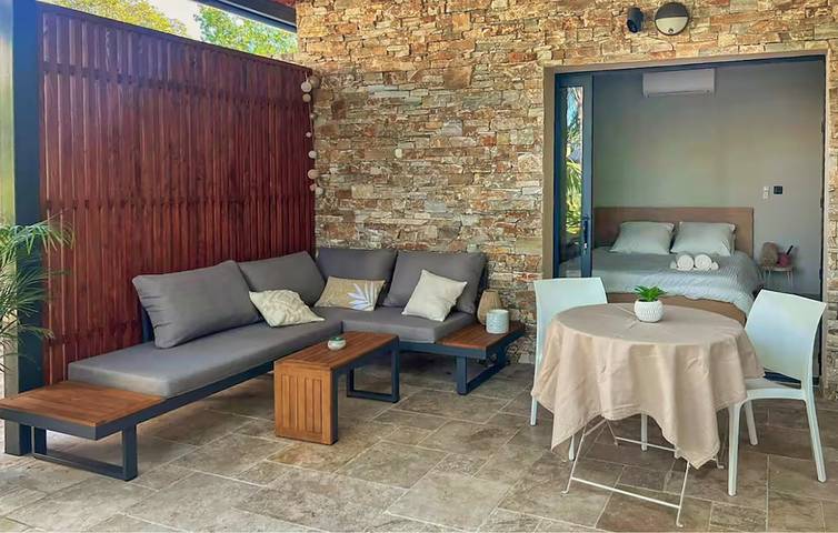 Location de vacances pour 2 personnes, avec piscine et terrasse à Solliès-Pont - 2