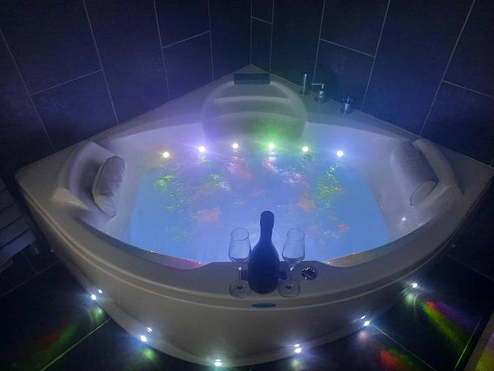 Gîte pour 4 personnes, avec jacuzzi et balcon à Vitré - 3