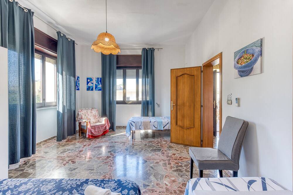 Apartamento entero, Apartamento 'Villetta Municipio - Salento' con Terraza Privada, Wi-Fi y Aire Acondicionado in Castrignano del Capo, Golfo de Tarento