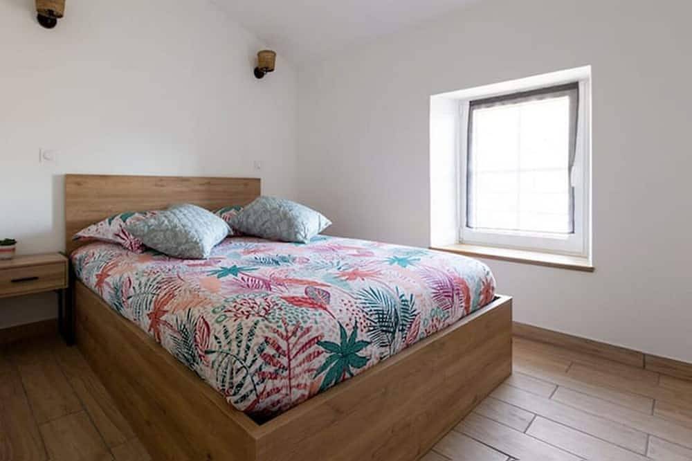 Entire apartment, Close to town center, 11 minutes from Center Parc. Mezzanine and children's play area. in Casteljaloux, Nérac region