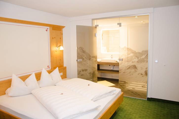 Ganze Ferienwohnung, Dreibettzimmer/Du od. Bad,Wc in Ischgl, Verwall