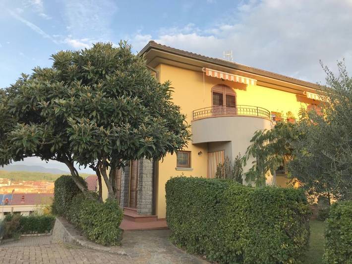 Agriturismo per 7 persone, con panorama e giardino, adatto a famiglie con bambini in Cavriglia