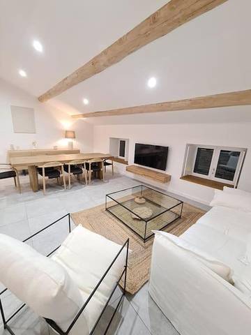 Gîte pour 6 personnes, avec vue et balcon à Taulignan