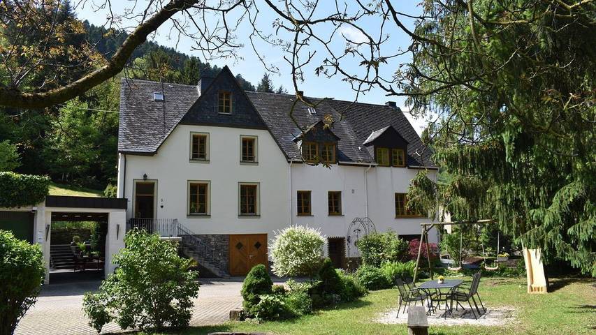 Ferienwohnung für 4 Personen, mit Garten und Balkon in Zell (Mosel)