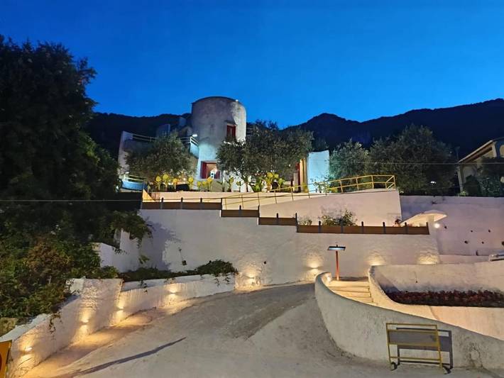 Chambre d’hôte pour 2 personnes, avec Terrasse et Jacuzzi ainsi que Jardin et Vue
