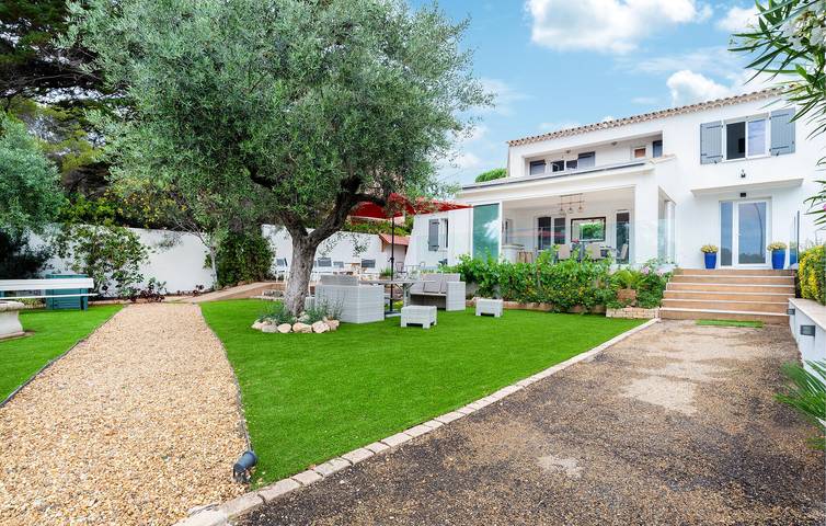 Location de vacances pour 10 personnes, avec piscine et jardin, animaux acceptés dans Plage de la Nartelle - 2