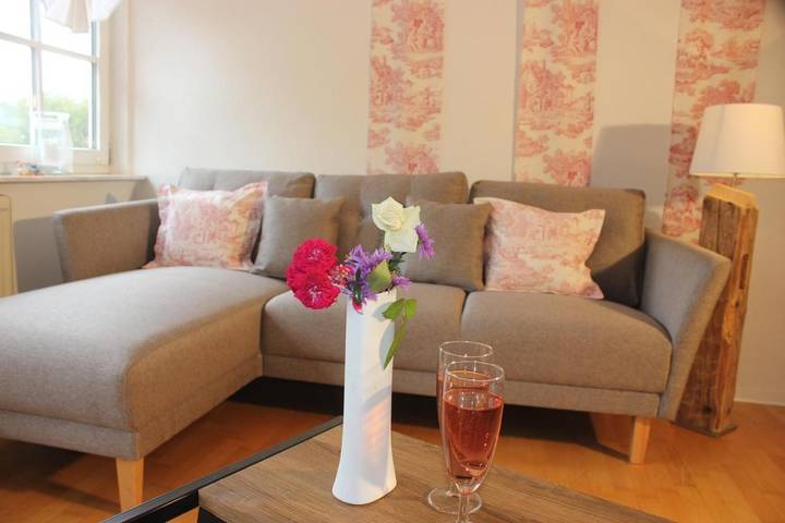 Ferienwohnung für 2 Personen, mit Terrasse und Garten sowie Ausblick in Rot am See