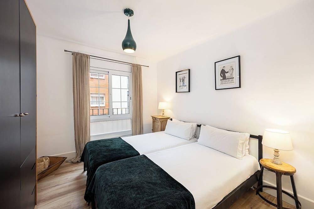 Apartamento entero, Descubre un maravilloso apartamento a solo 20 minutos del centro de Barcelona. Renovado con esmero, este espacio combina el encanto del diseño vintage con elegantes detalles contemporáneos, evocando la magia de una época dorada. in Hospitalet de Llobregat, Barcelonés