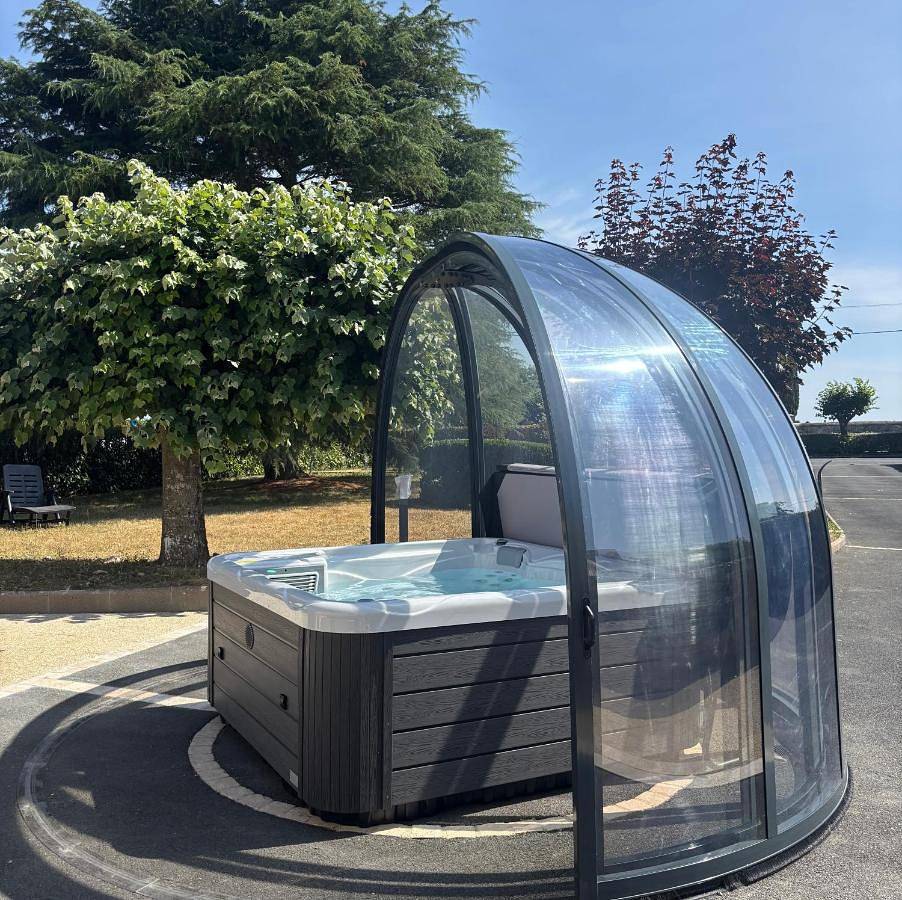 Au Gré des Souvenirs, gite 4 à 10 pers, clim, jacuzzi, loisirs in Château-la-Vallière, Région de Tours