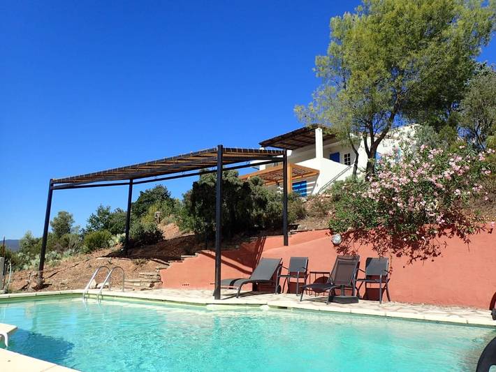 Ferienhaus für 6 Personen, mit Terrasse und Garten sowie Pool in Pierrerue