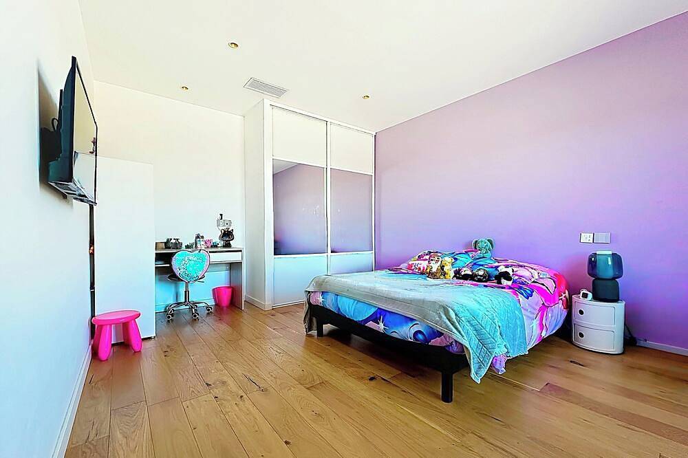 Superb modern villa overlooking the Ste Victoire between sea and mountains in Cabriès, Mittelmeerküste (Frankreich)
