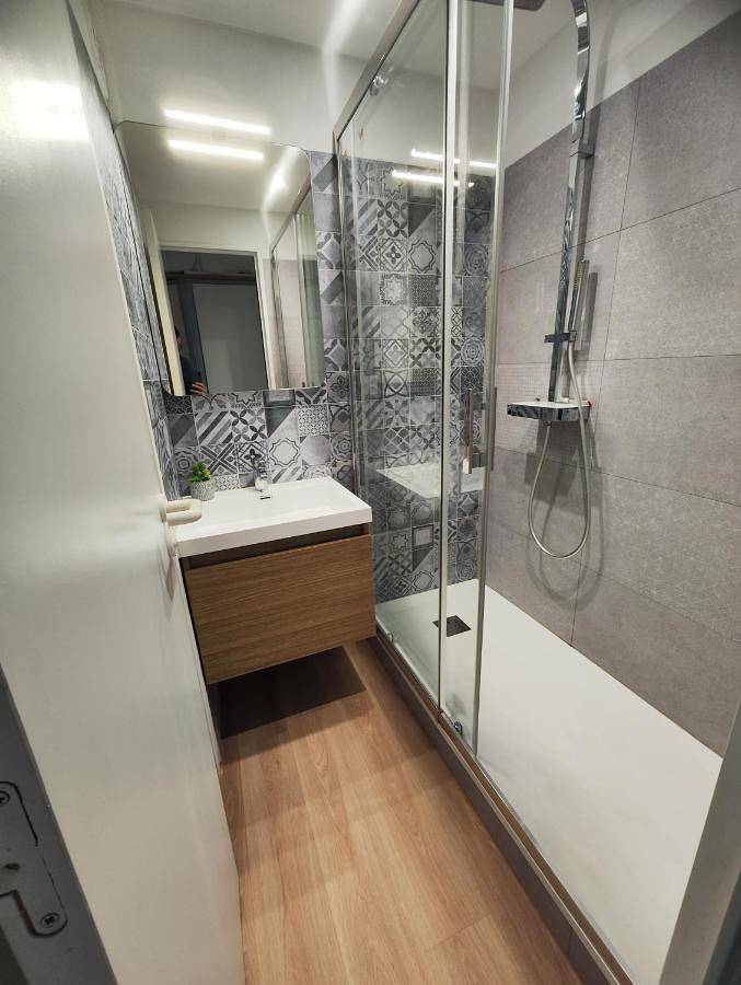 Gîte pour 4 personnes, avec vue ainsi que piscine et terrasse, animaux acceptés dans Gare Du Dramont - 3