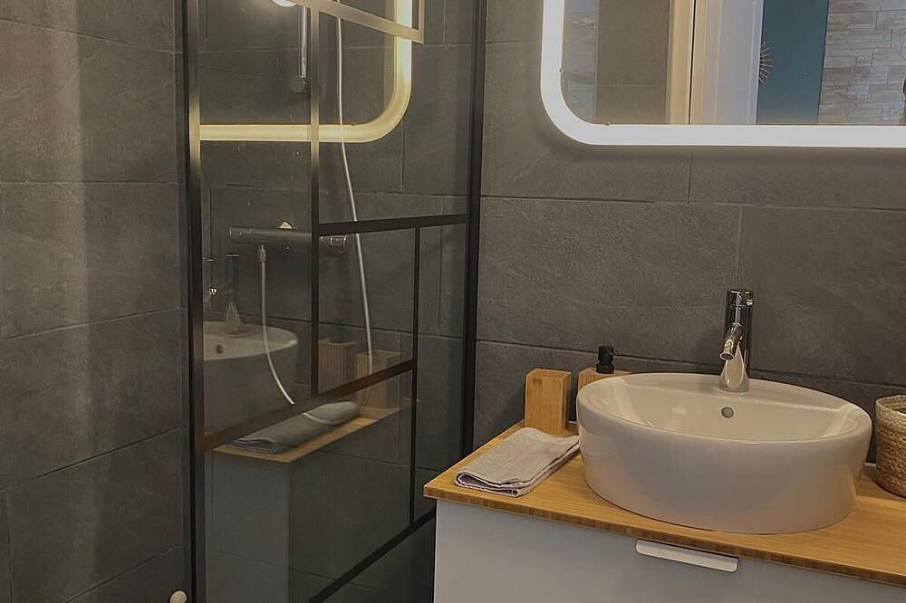 Cosy room with exterior in Saint-Martin-de-Crau, Arles e dintorni