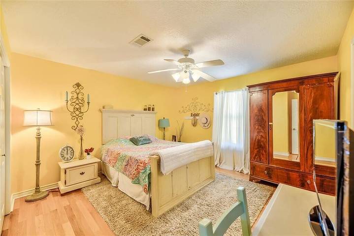 Vacation rental for 10 people, with yard and pool, with pets in Lake Livingston