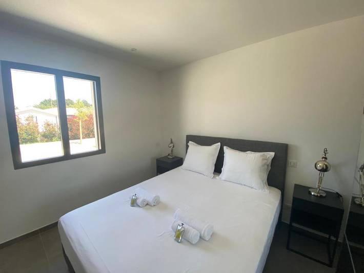 Location de vacances pour 10 personnes, avec vue ainsi que jardin et piscine à Ventiseri - 2