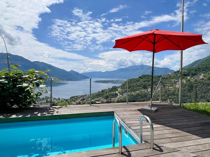 Ferienwohnung für 2 Personen, mit Terrasse und Garten sowie Pool und Seeblick in Gordola
