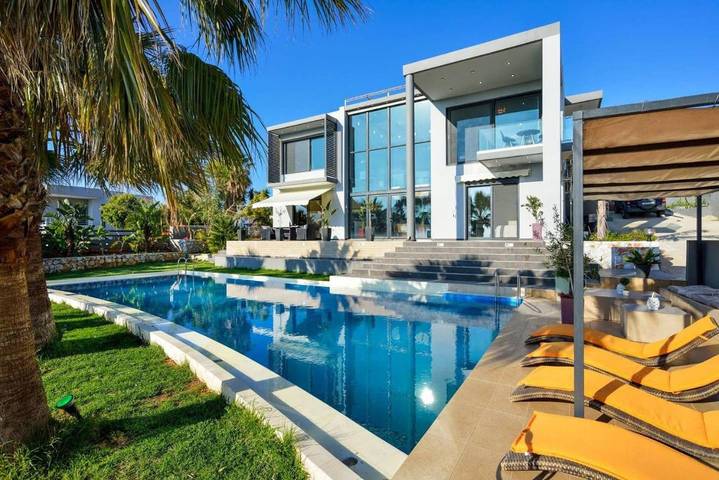 Ferienhaus für 7 Personen, mit Terrasse und Garten sowie Pool und Ausblick in Chorafakia