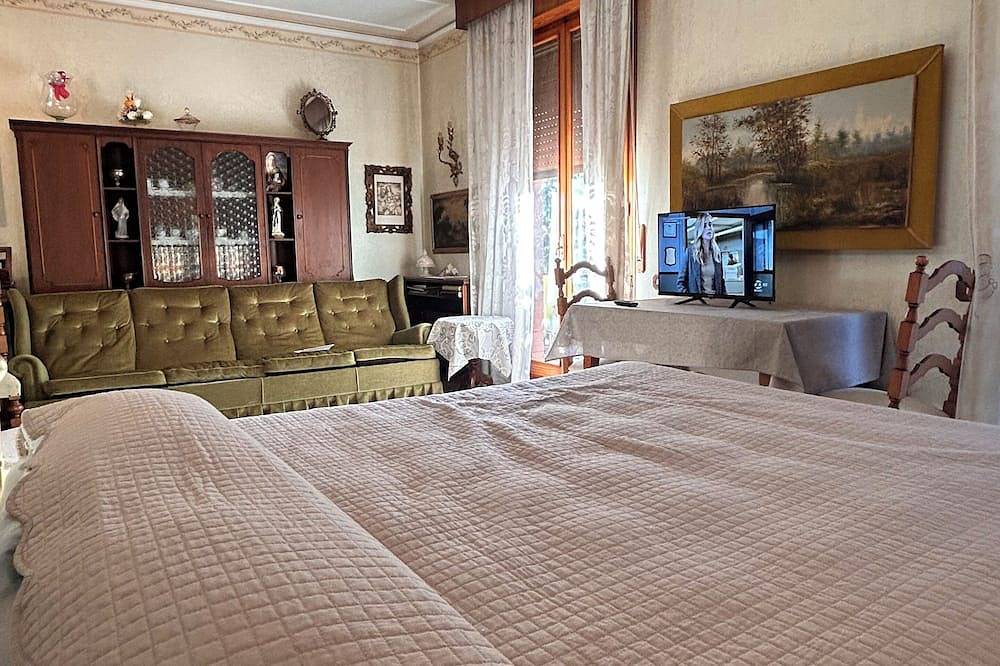 Appartamento intero, Appartamento 8 posti letto con cucina e 2 bagni amirandola in Mirandola, Provincia di Modena
