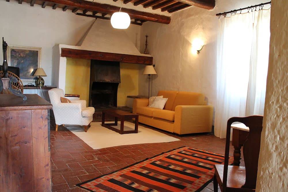 Entire apartment, Cosy apartment in tuscan landhouse in Scandicci, Florence Province