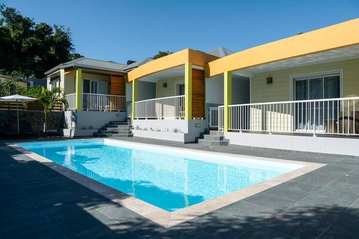 Maison de vacances pour 3 personnes, avec vue ainsi que piscine et jardin, adapté aux familles