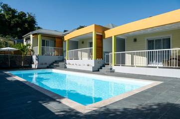 Gîte pour 3 personnes, avec piscine ainsi que jardin et vue, adapté aux familles à Manapy les Bains