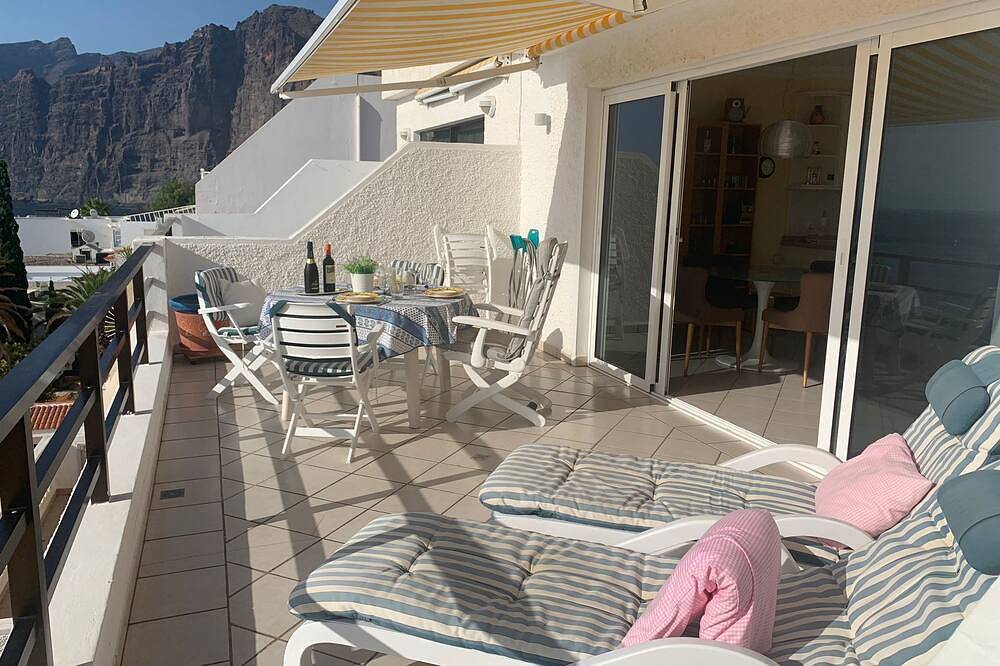 Entire apartment, Apartment with stunning views of the Atlantic and the giants in Los Gigantes, Santiago del Teide