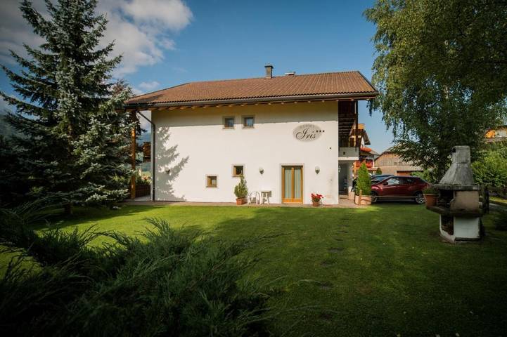 Ferienhaus für 4 Personen, mit Balkon und Whirlpool sowie Terrasse und Garten in Olang - 4