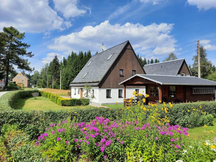 Ferienhaus für 9 Personen, mit Terrasse und Garten in Marienberg