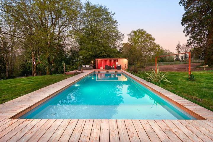 Location de vacances pour 7 personnes, avec vue sur le lac ainsi que jardin et piscine, adapté aux familles à Sadirac - 2