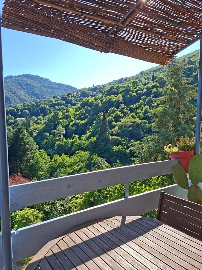 Location de vacances pour 7 personnes, avec Balcon et Terrasse ainsi que Jardin et Vue à Mars (Gard)