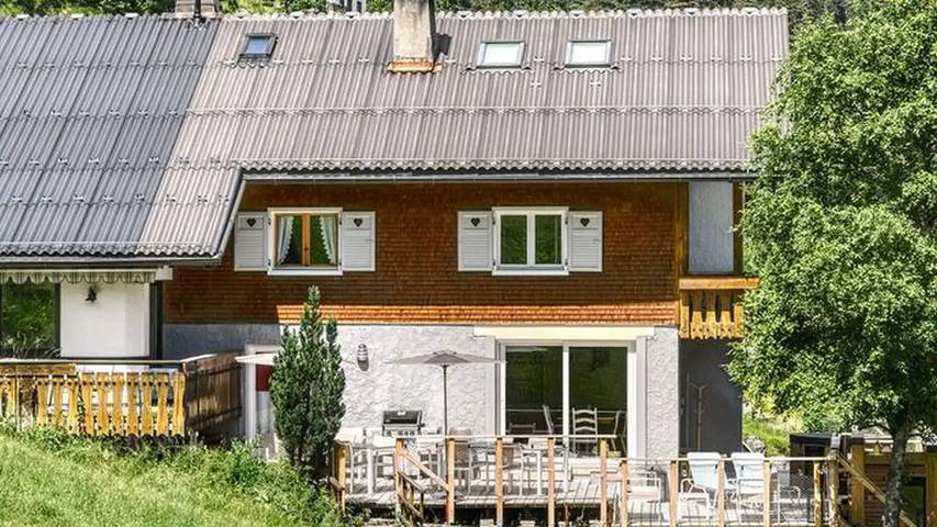 Ferienwohnung für 20 Personen, mit Sauna und Garten sowie Terrasse in Brand