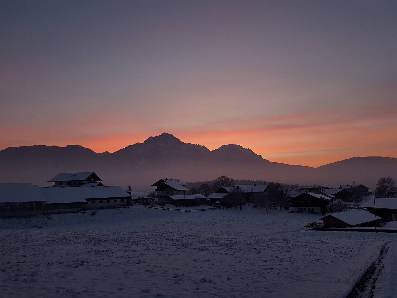 Kochhof - Ferienwohnung Staufen 45 qm, 2 Schlafzimmer, Wohnküche, Balkon in Piding, Bayerische Alpen