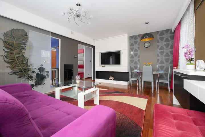 Appartement entier, Spacious Apartment with 2 Bedrooms | Parking | Balcony | Work. in Targówek, Varsovie