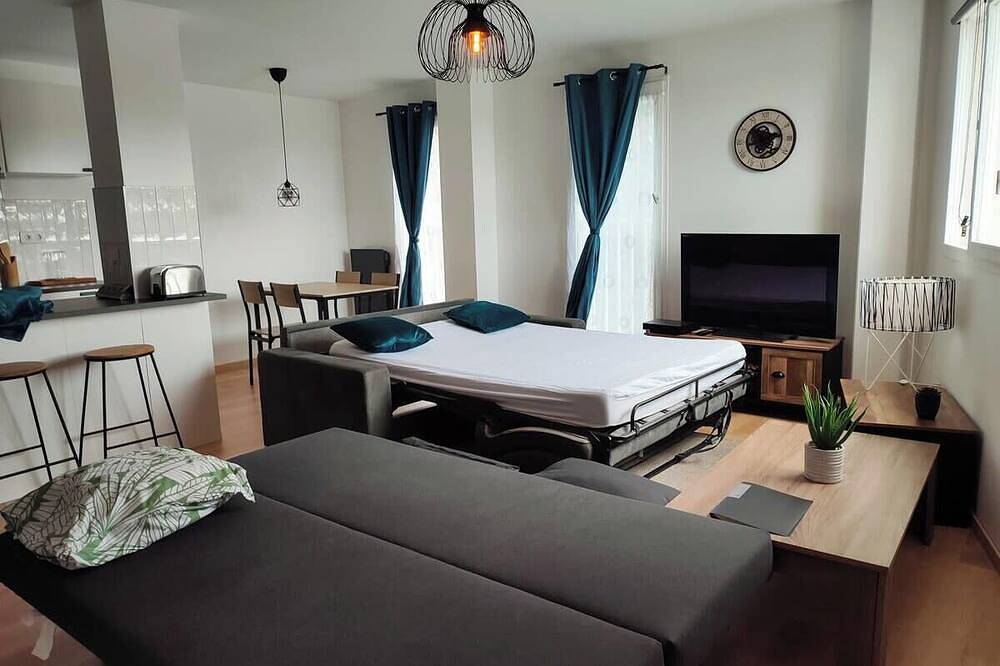 Apartamento entero, Night in the Heart of Torcy in Sena y Marne