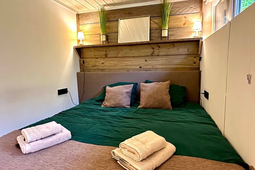 Fijne bungalow met tuin in bosrijk gebied in Rekem, Lanaken