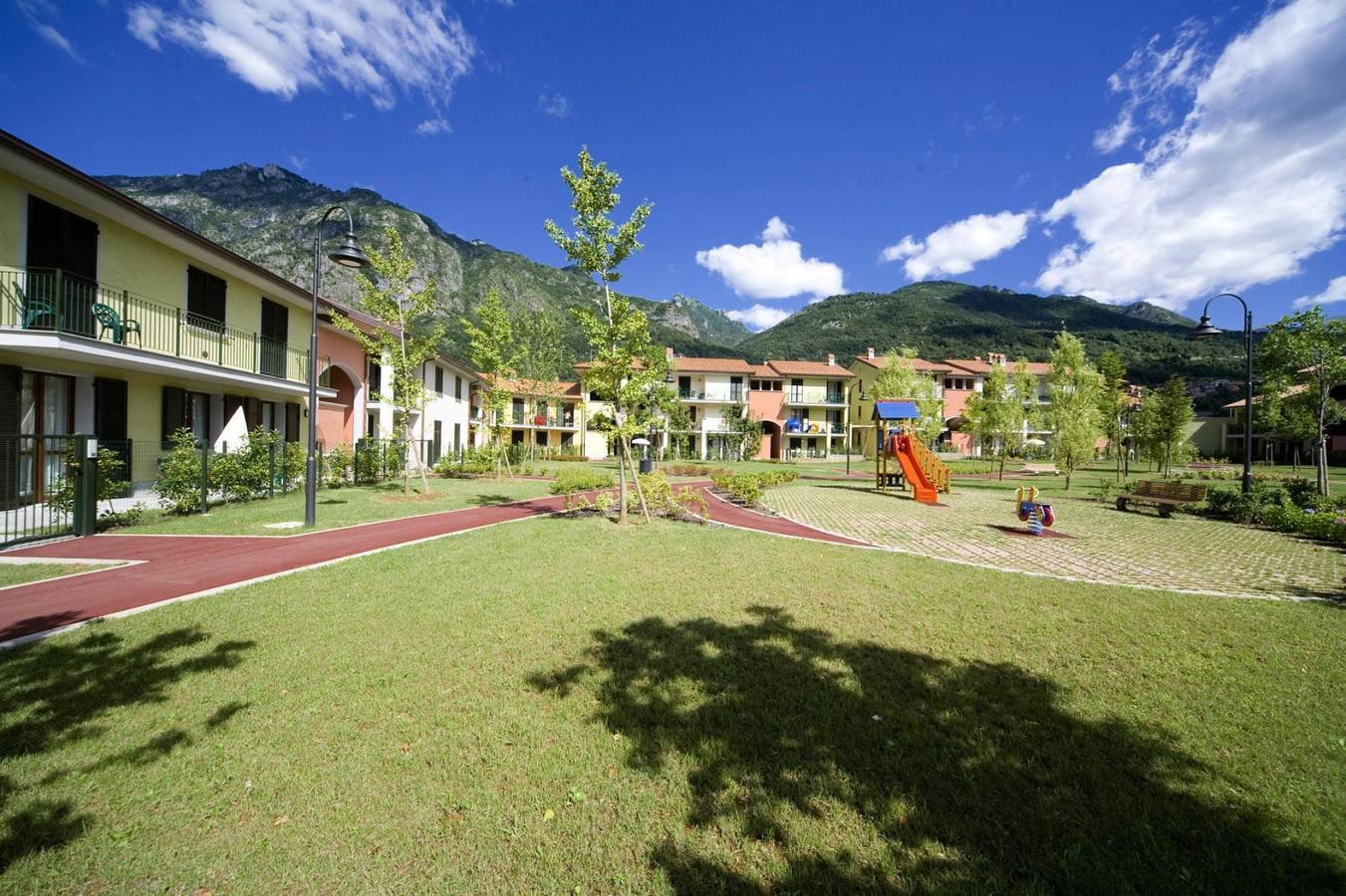 Geheel appartement, Appartement in Porlezza met uitzicht op de bergen in Porlezza, Gemeente Porlezza