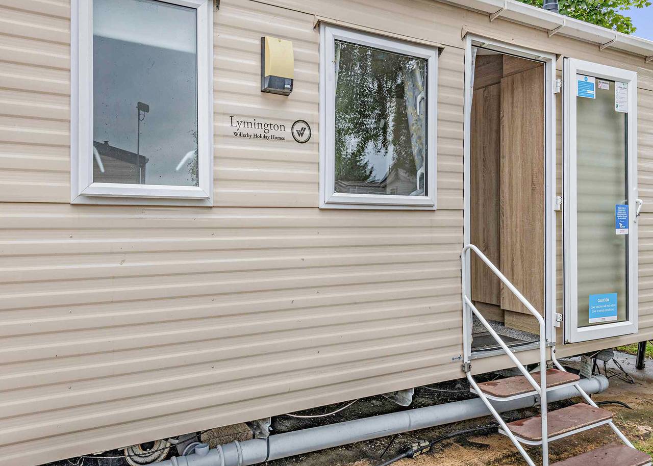 Gold 3 Bedroom Caravan, Sleeps 8 in Great Yarmouth, The Broads